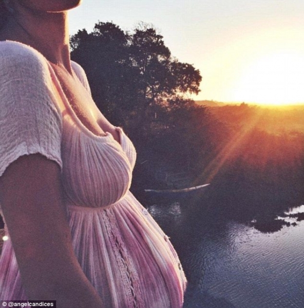 Беременная Кэндис Свейнпол полностью разделась ради снимка в Instagram