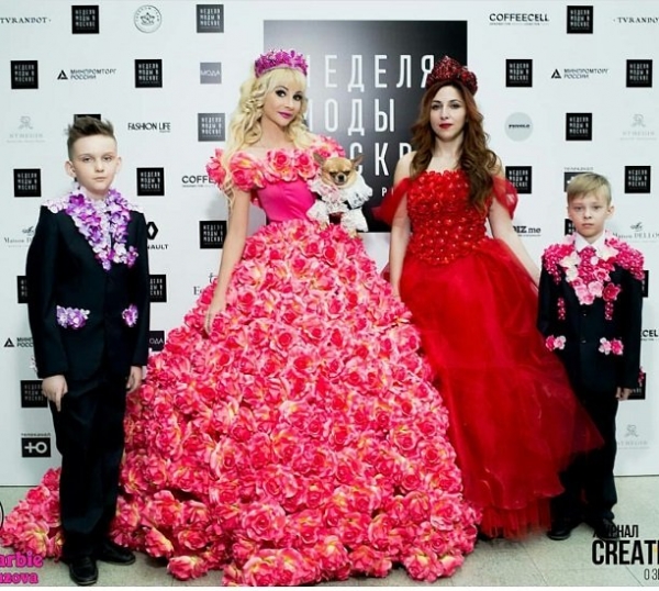Русская Барби Татьяна Тузова представила на Неделе Моды коллекцию, затронувшую сердца