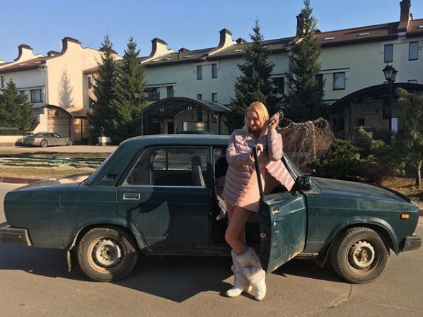Анастасия Волочкова через соцсети пытается продать раритетную машину