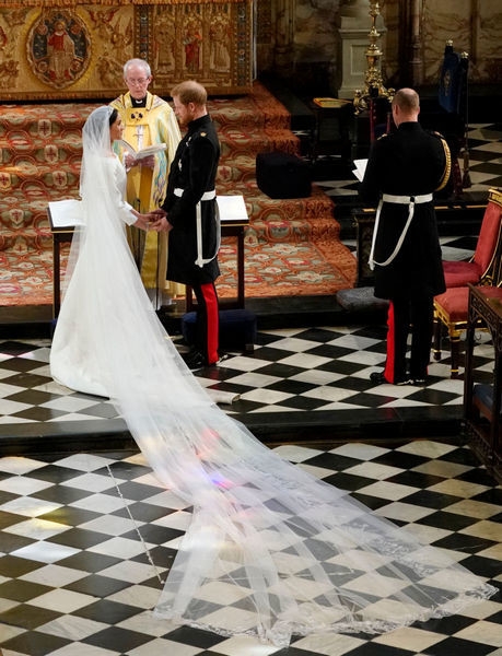 Как создавалось свадебное платье Меган Маркл за полмиллиона долларов