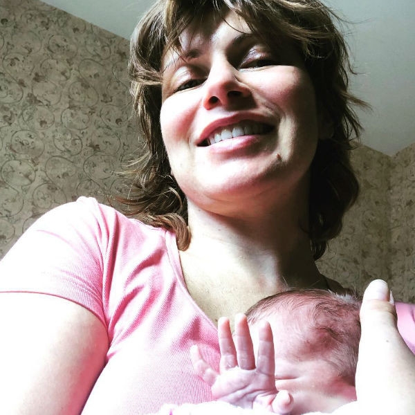 Светлана Зейналова впервые показала новорожденную дочь