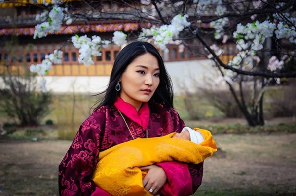 В королевстве Бутан празднуют рождение принца посадкой 108 тысяч деревьев