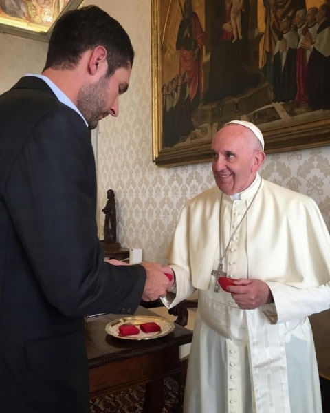 Папа Франциск присоединился к Инстаграму