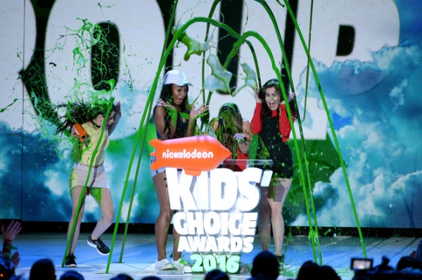 Kids' Choice Awards: Шелтон-единорог и Воробьев с подругой