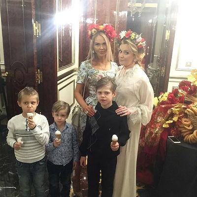 Андрей Малахов и Наталья Шкулева отпраздновали Масленицу с друзьями