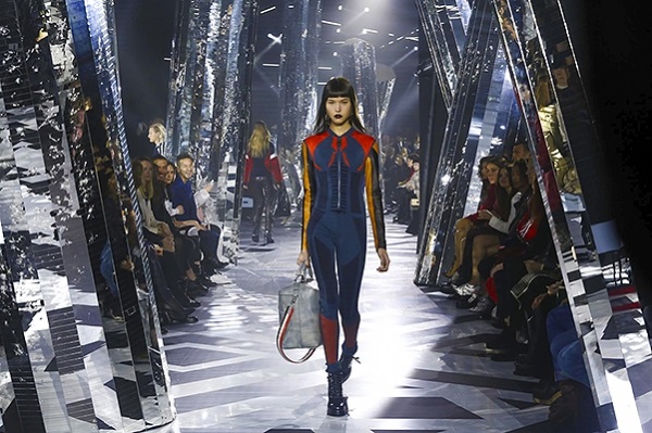 Неделя моды в Париже: Селена Гомес, Наталья Водянова и другие на показе Louis Vuitton