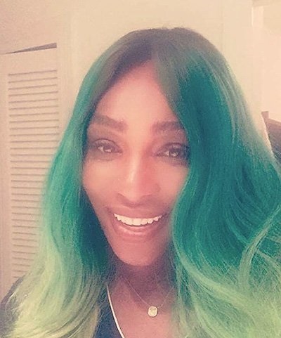 Серена Уильямс сменила цвет волос на зеленый