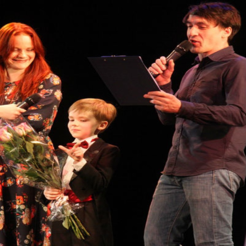 Артур Смольянинов и Дарья Мельникова привели на концерт сына