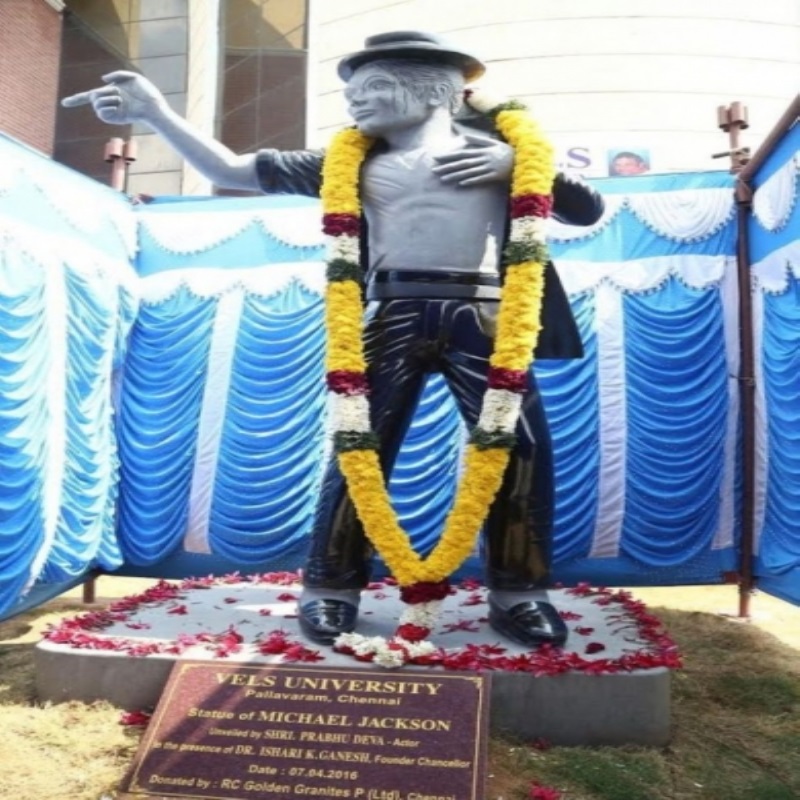 В Индии появился памятник Майклу Джексону