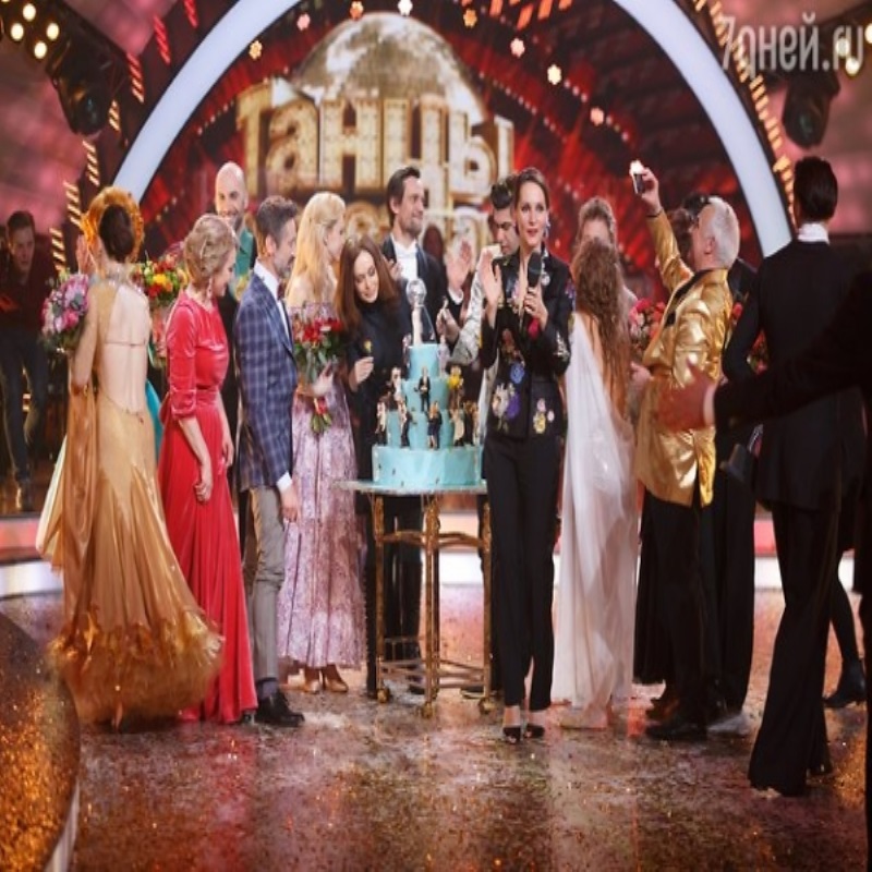 Победителями шоу «Танцы со звездами» стали Александра Урсуляк и Денис Тагинцев