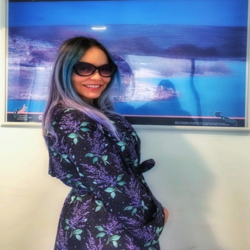 61-летняя Орнелла Мути покрасила волосы в синий цвет