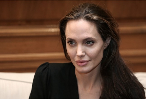 Несмотря на болезнь, Джоли выходит в свет и снимается в кино