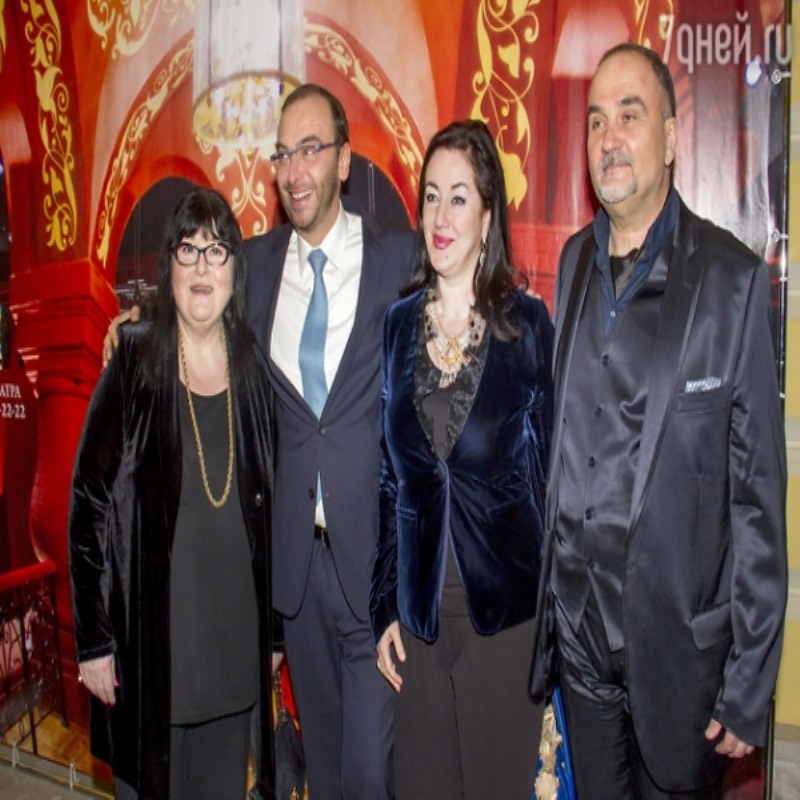 Заворотнюк и Смехова поздравили оперную звезду Марию Гулегину