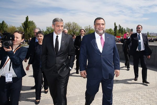 Джордж Клуни почтил память жертв геноцида в Армении