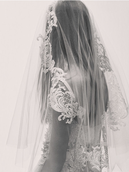 Elie Saab выпустил первую свадебную коллекцию