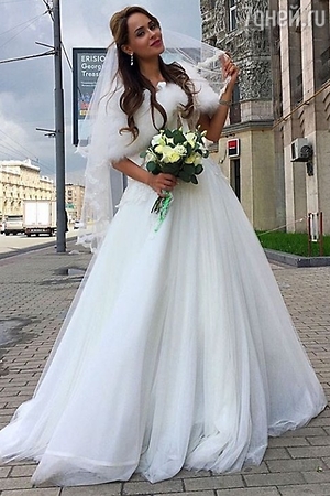В день свадьбы Анна Калашникова приехала в ЗАГС одна