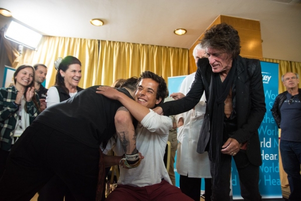 Джонни Депп выступил на рок-фестивале в Португалии и занялся благотворительностью