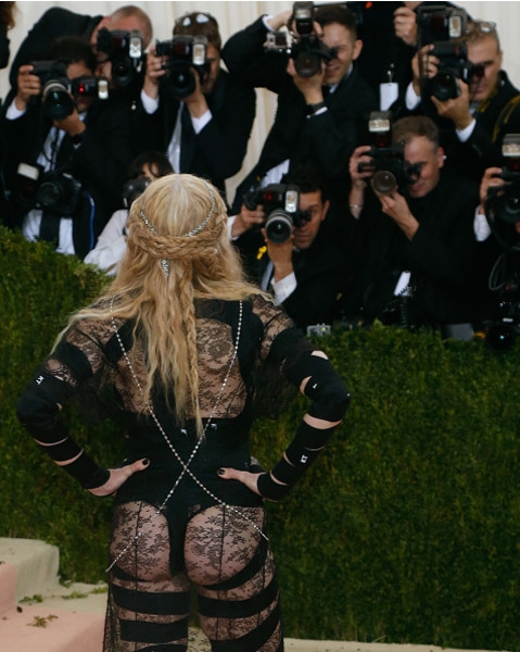 Мадонна на Met Gala обнажила грудь и ягодицы