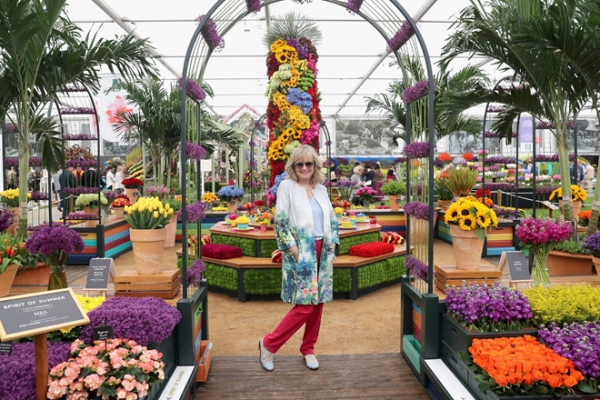 Твигги отметила 50-летие карьеры на цветочном шоу