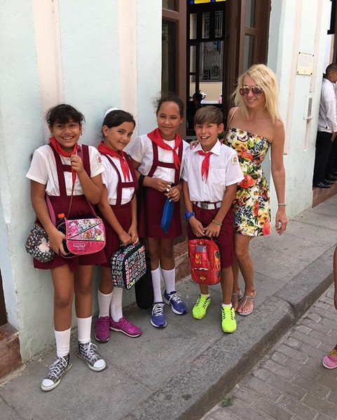 Яна Рудковская посетила показ Chanel на Кубе 