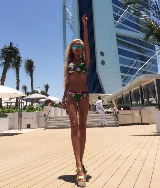 Мария Погребняк демонстрирует роскошные купальники и фигуру в ОАЭ