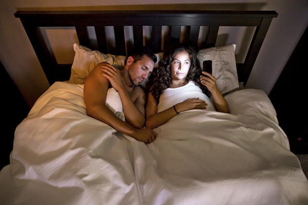 10 процентов людей используют телефон во время секса