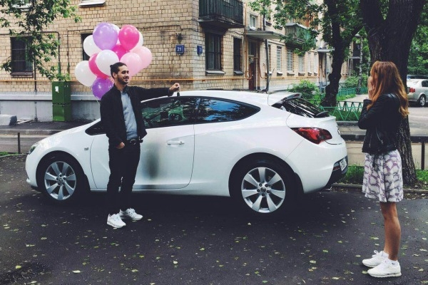 Солистке SEREBRO Полине Фаворской подарили автомобиль 