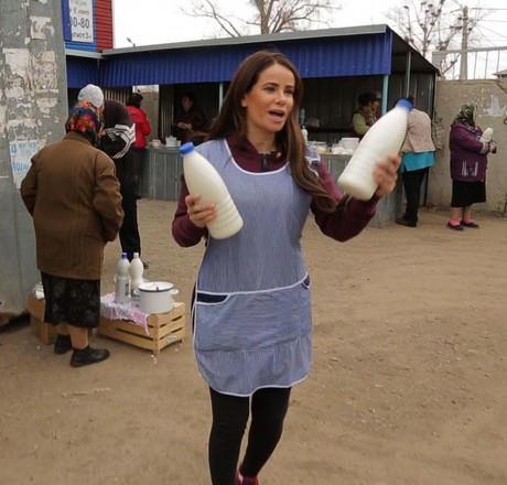 Айза Долматова продавала молоко на оренбургском базаре