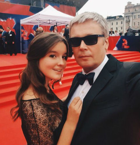 Александр Стриженов не разрешает младшей дочери выходить замуж