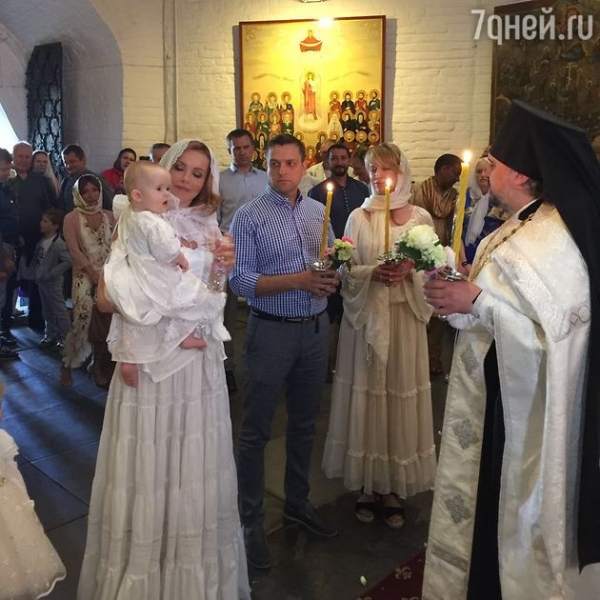 Татьяна Абраменко крестила младшую дочь в казачьих традициях