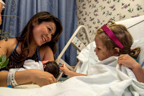 Марина Ким познакомила поклонников с новорожденным малышом