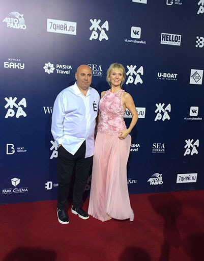 Фестиваль «ЖАРА» в Баку: лучшие наряды, эффектные номера и восторг публики