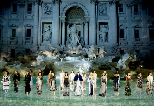 Водная стихия: невероятный показ Fendi в Риме