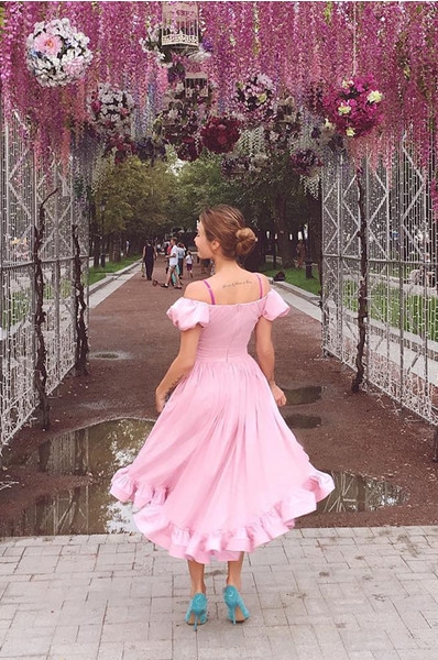Алена Водонаева вышла на прогулку в «детском» платье