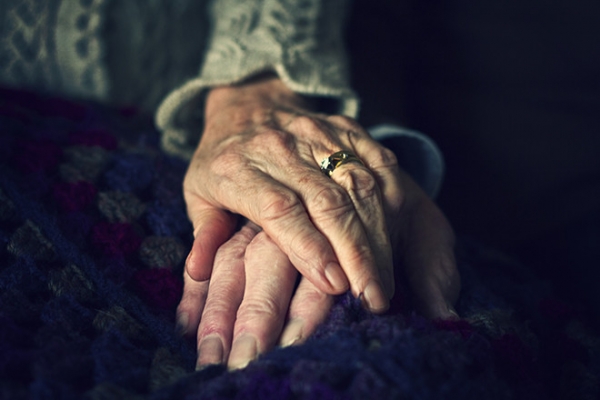Влюбленные умерли, держась за руки, после 58 лет брака