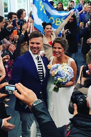 Звезда клипа «Экспонат» Юлия Топольницкая вышла замуж в Санкт-Петербурге