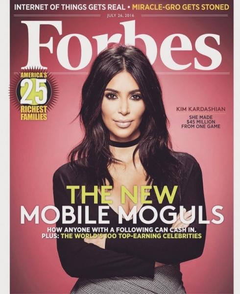 Ким Кардашьян заменила Тейлор Свифт на обложке Forbes