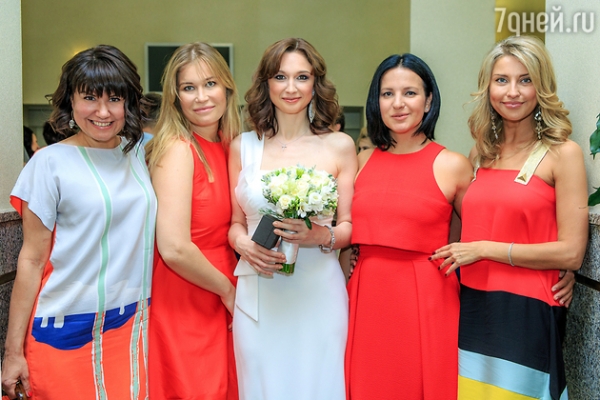 Катерина Шпица, Ольга Орлова и Екатерина Архарова открыли свадебный сезон