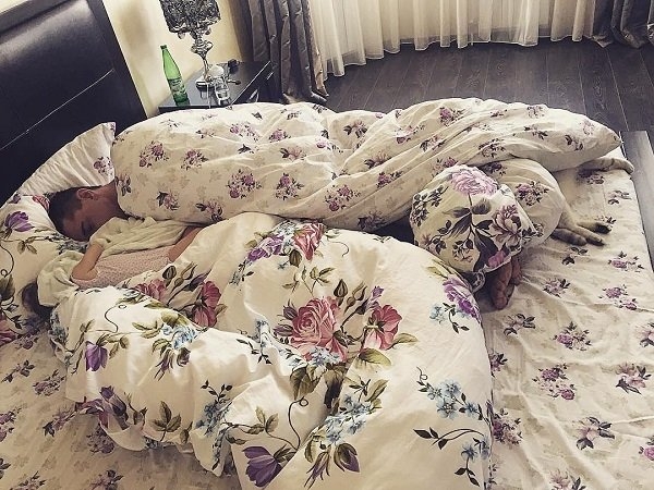 Курбан Омаров и Ксения Бородина после долгой ссоры проснулись в одной кровати