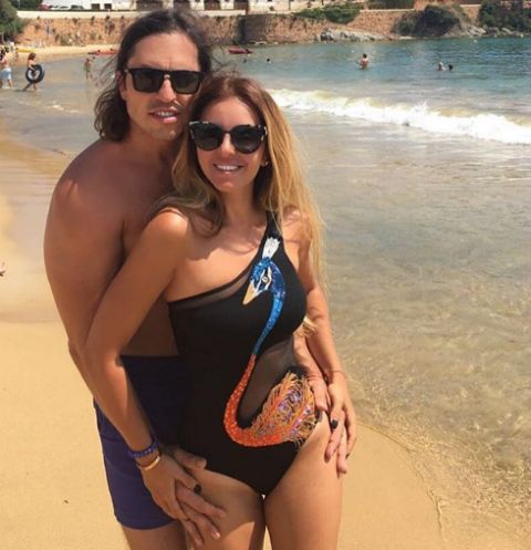 Александр Ревва с женой продемонстрировали страсть на пляже