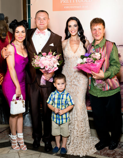 Степан Меньщиков приготовил сюрприз для беременной жены на свадьбе