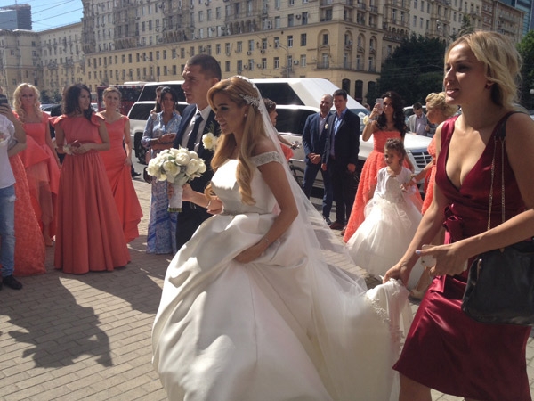 Ксения Бородина облачилась в свадебное платье