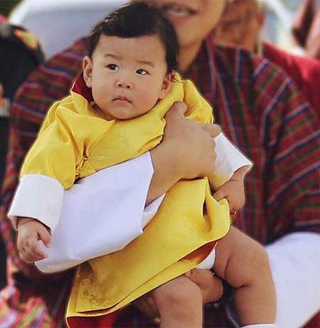 Король и королева Бутана показали наследника