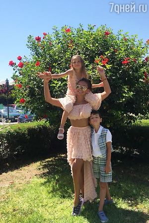 Инна Жиркова отдохнула с детьми на Кипре