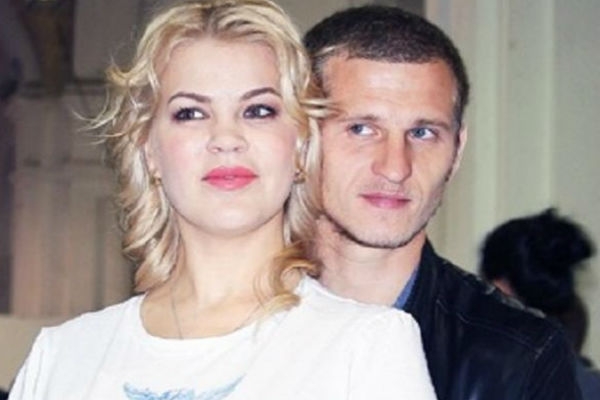 Экс-защитник «Локомотива» разводится с женой, которую жестоко избивал