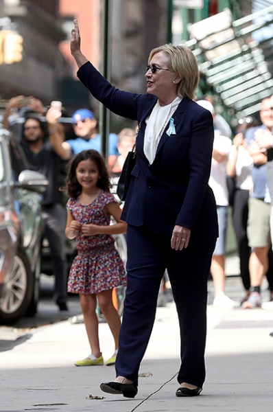 Хилари Клинтон стало плохо во время поминальной церемонии