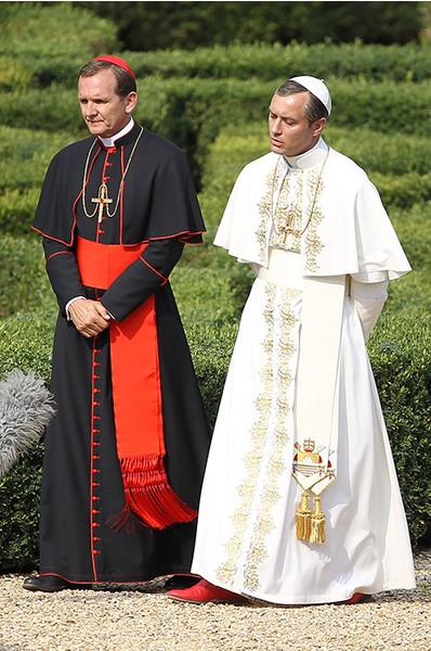 Армани сшил наряды для папы римского 