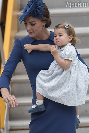 Канада встретила герцогиню Кэмбриджскую и принца Уильяма цветами и … гильотиной