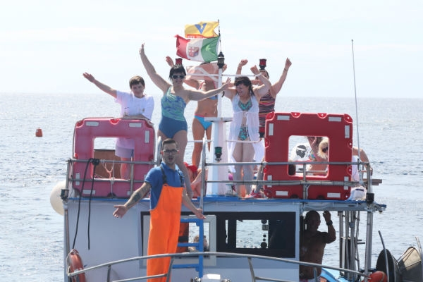 Дневник проекта «В отпуск с Андреем Малаховым»: победители порыбачили у берегов Сардинии