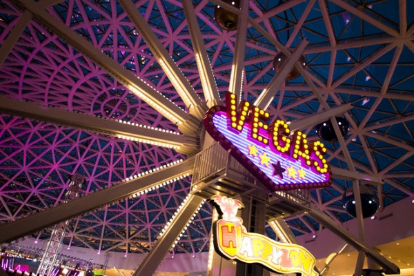 Vegas приглашает на день рождения с участием звезд